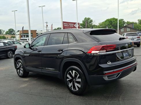 Certified 2022 Volkswagen Atlas Cross Sport SE AWD/4WD image 4