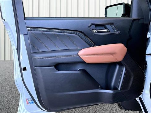 Used 2025 GMC Canyon AT4 AWD/4WD image 16