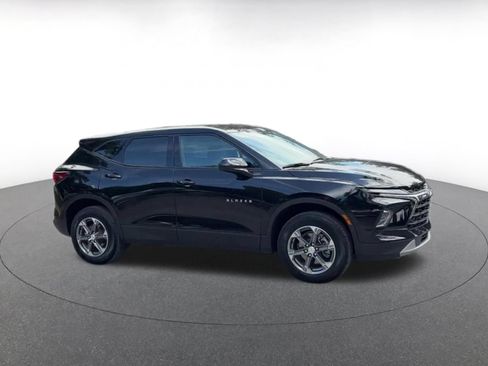 Used 2026 Chevrolet Blazer LT FWD image 2