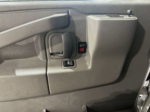 Used 2024 GMC Savana 2500 w/ Driver Convenience Package image 15