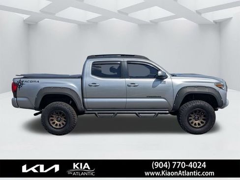 Used 2019 Toyota Tacoma TRD Sport image 2