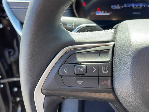Used 2025 Jeep Grand Cherokee L Altitude RWD image 15