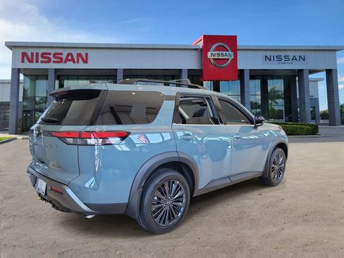 New 2026 Nissan Pathfinder SL w/ SL Premium Package AWD/4WD image 2