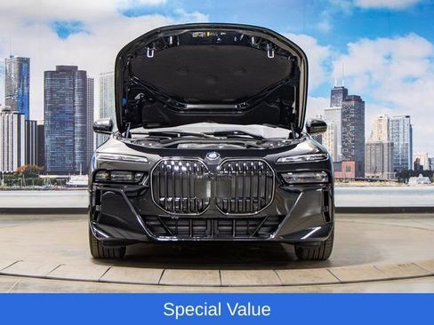 Used 2025 BMW 750e xDrive w/ Executive Package AWD/4WD image 4