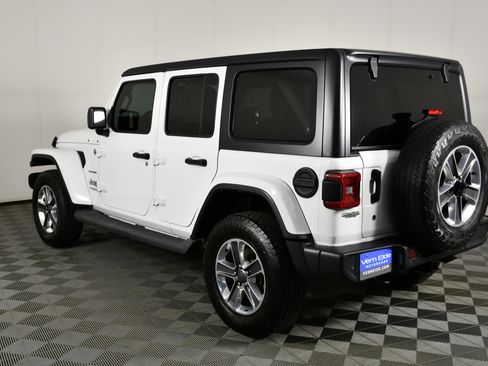 Used 2019 Jeep Wrangler Unlimited Sahara image 8