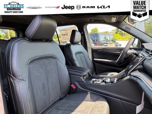 Certified 2025 Jeep Grand Cherokee Altitude AWD/4WD image 32