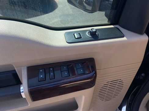 Used 2010 Ford F250 Lariat image 25