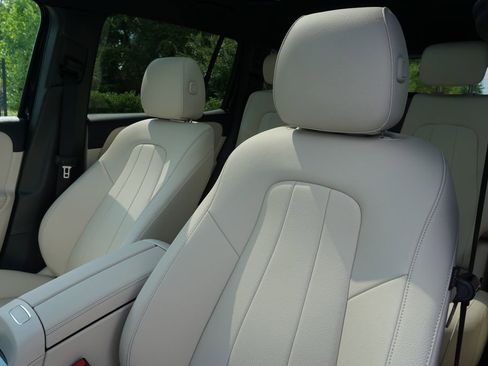 New 2025 Mercedes-Benz GLB 250 4MATIC image 11