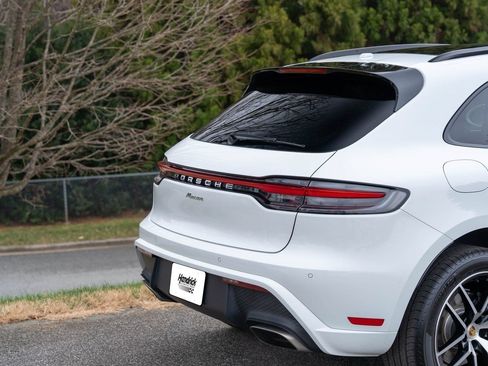 Certified 2025 Porsche Macan AWD/4WD image 14