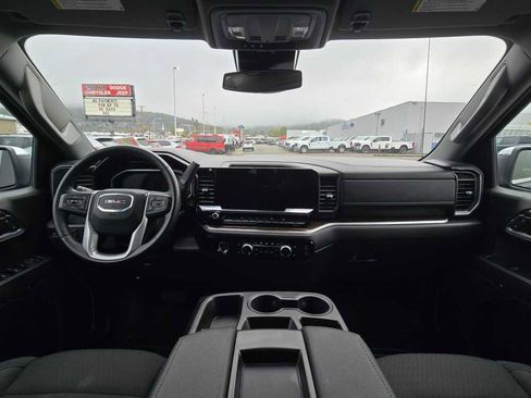 Used 2024 GMC Sierra 1500 SLE image 15