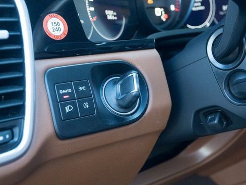 Certified 2023 Porsche Cayenne S Platinum image 28