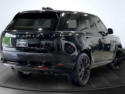 Used 2024 Land Rover Range Rover SE AWD/4WD image 2