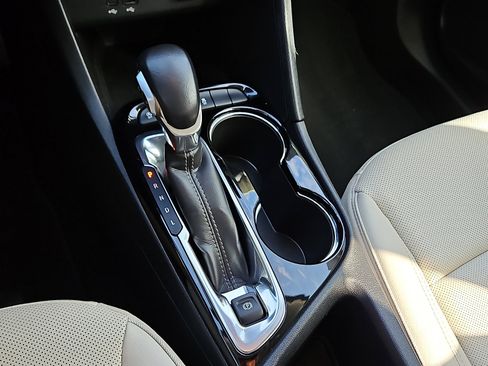 Used 2024 Buick Encore GX Sport Touring image 13