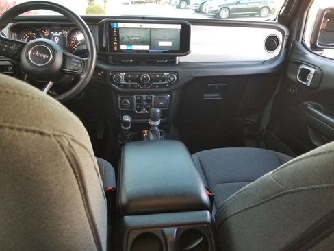 Certified 2024 Jeep Gladiator Sport image 11