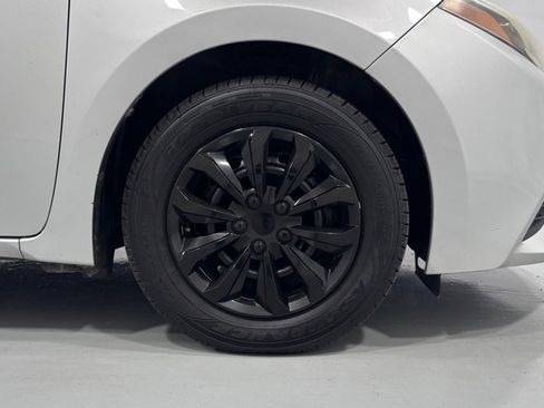 Used 2015 Toyota Corolla L FWD image 31