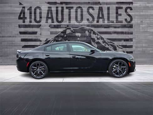 Used 2021 Dodge Charger SXT w/ Blacktop Package RWD image 2