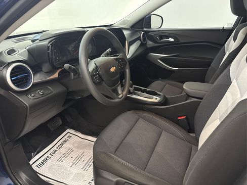Used 2024 Chevrolet Trax LS w/ LS Convenience Package FWD image 9