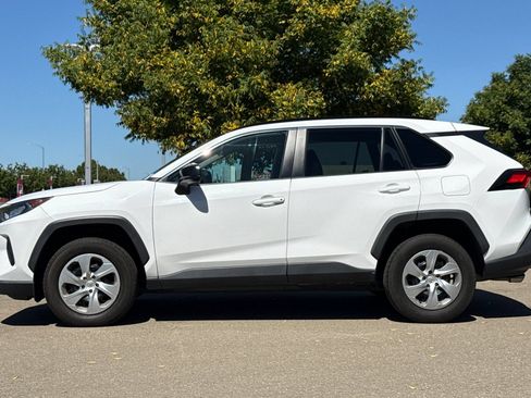 Used 2021 Toyota RAV4 LE FWD image 7