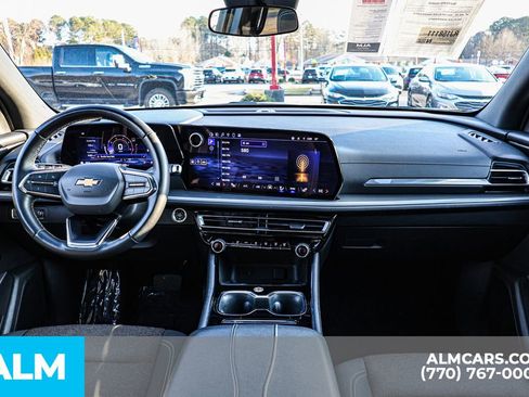 Used 2024 Chevrolet Traverse LT image 31