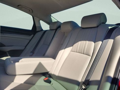 Used 2020 Honda Accord Touring image 12