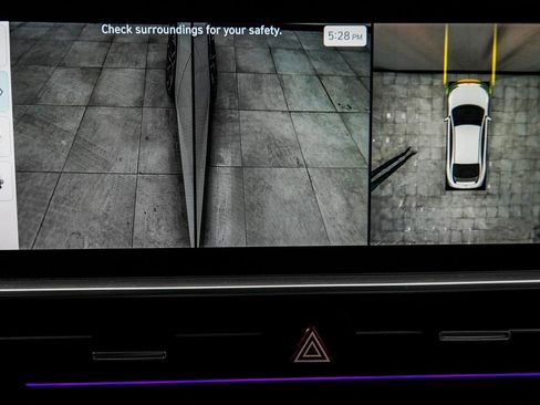 Used 2024 Hyundai Ioniq 6 Limited image 32