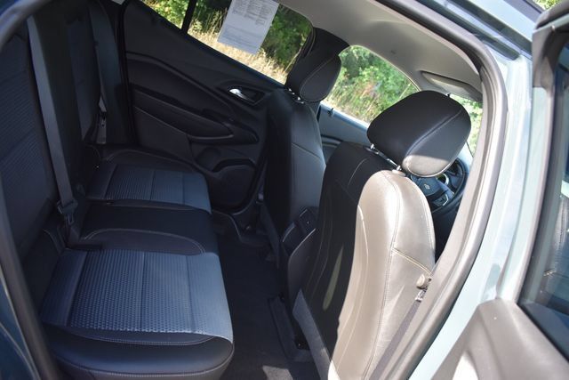 Used 2025 Chevrolet Trax LT w/ LT Convenience Package FWD image 13