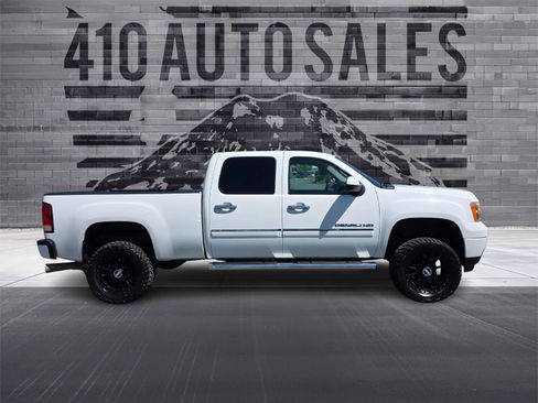 Used 2011 GMC Sierra 2500 Denali AWD/4WD image 2