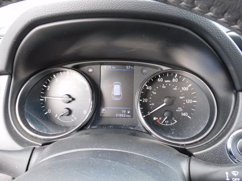 Certified 2019 Nissan Rogue SV image 9