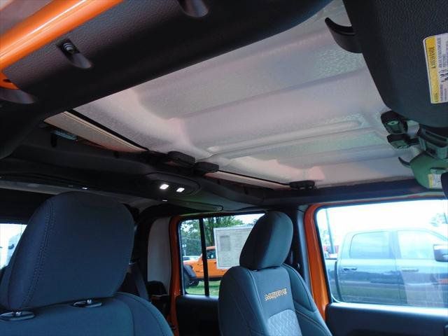 Certified 2025 Jeep Gladiator Mojave w/ Safety Group AWD/4WD image 17