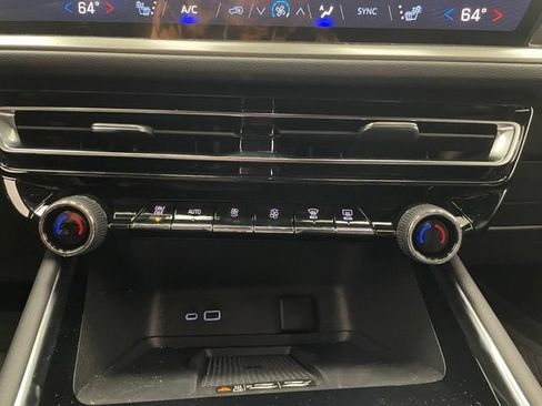New 2026 Chevrolet Traverse LT w/ Midnight/Sport Edition AWD/4WD image 6