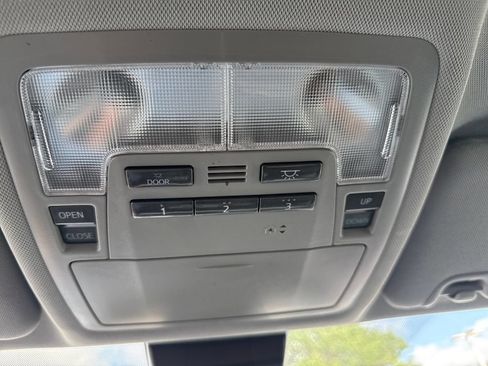 Used 2019 Toyota Highlander SE AWD/4WD image 35