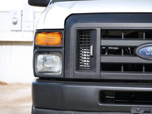 Used 2014 Ford E-150 and Econoline 150 w/ Power Group RWD image 18