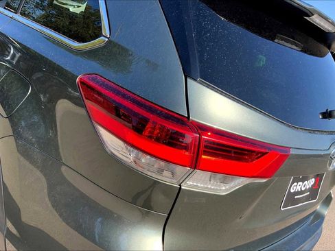 Used 2019 Toyota Highlander LE FWD image 27