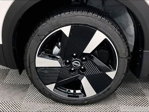 New 2026 Nissan Kicks SR w/ Cold Weather Package FWD image 12