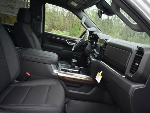 New 2026 Chevrolet Silverado 1500 LT Trail Boss w/ Dark Appearance Package AWD/4WD image 16