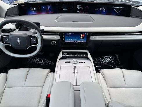 Certified 2025 Lincoln Navigator Reserve image 13