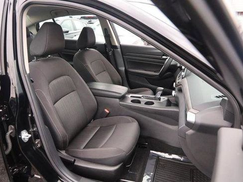 Used 2025 Nissan Altima 2.5 SV FWD image 26