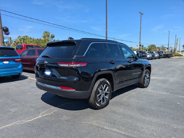 New 2027 Jeep Grand Cherokee Laredo X RWD image 3