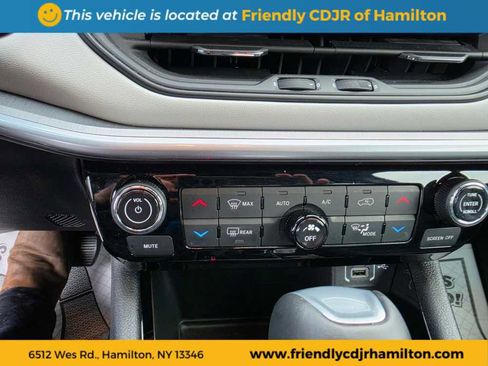 Used 2025 Jeep Compass Limited image 22