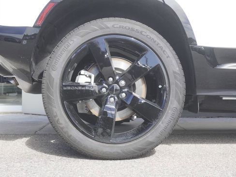 New 2026 Land Rover Defender 110 X-Dynamic SE image 32