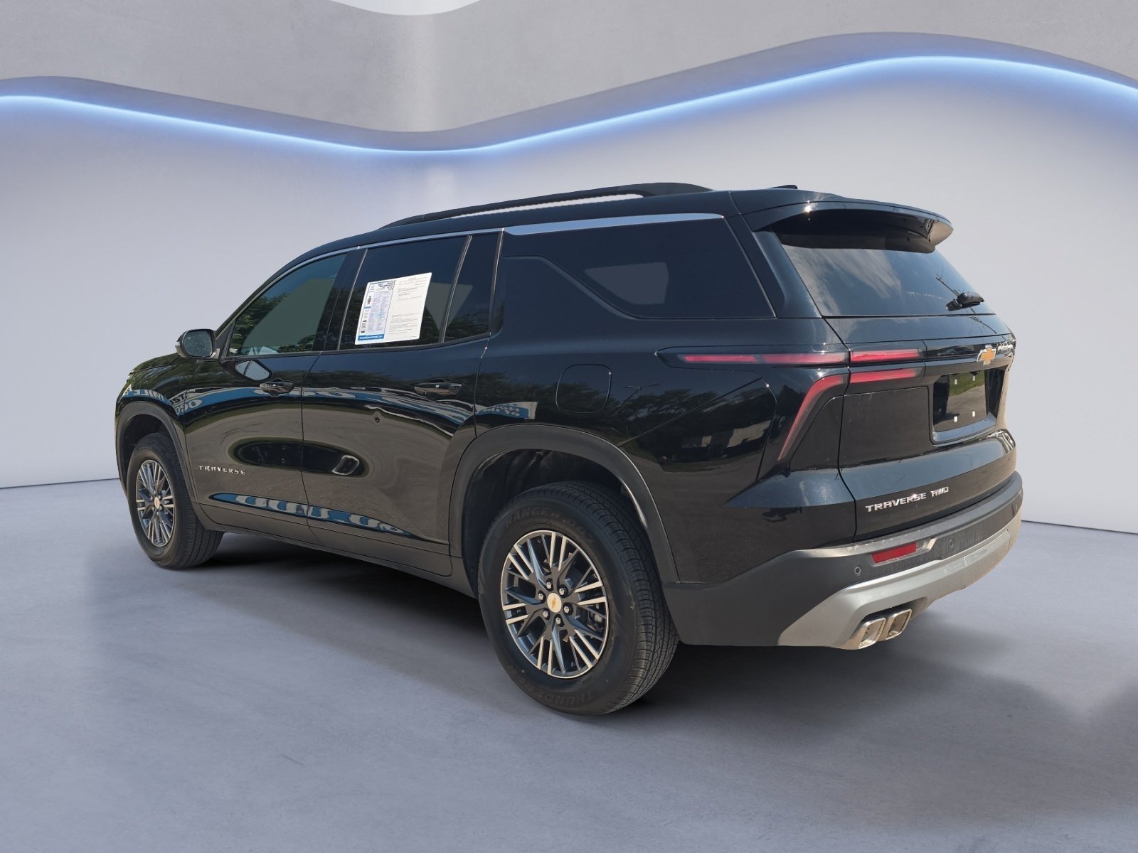 Used 2026 Chevrolet Traverse LT AWD/4WD image 3