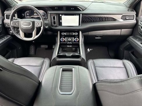 Used 2022 GMC Yukon XL Denali w/ Denali Ultimate Package image 21