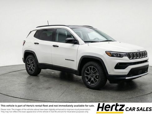 Used 2025 Jeep Compass Trailhawk AWD/4WD image 1