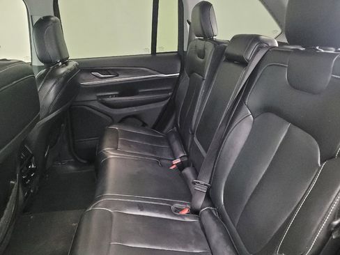 Used 2023 Jeep Grand Cherokee Limited image 18