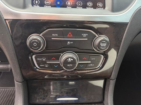 Used 2020 Chrysler 300 Limited image 23