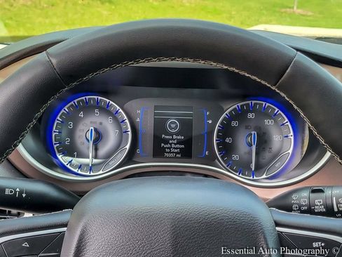Used 2023 Chrysler Voyager LX FWD image 18