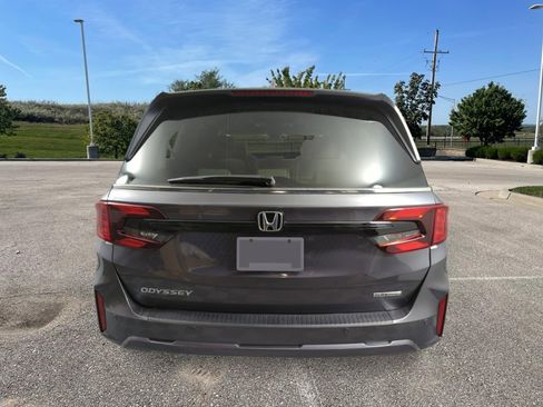 New 2026 Honda Odyssey Touring image 3