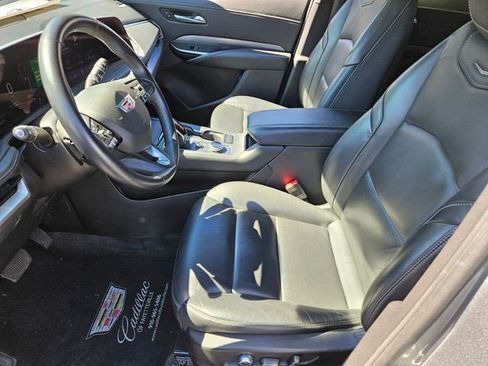 Certified 2025 Cadillac XT4 Premium Luxury image 8