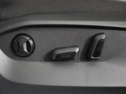Used 2023 Volkswagen Tiguan SE AWD/4WD image 34
