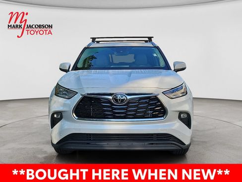 Used 2022 Toyota Highlander Limited FWD image 3